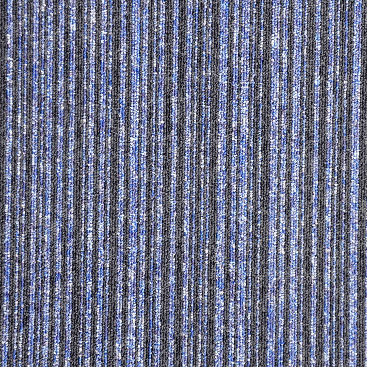 Vital Arctic carpet tile