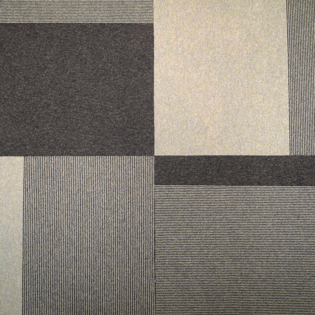 Total Contrast Cracked Sapling carpet tile