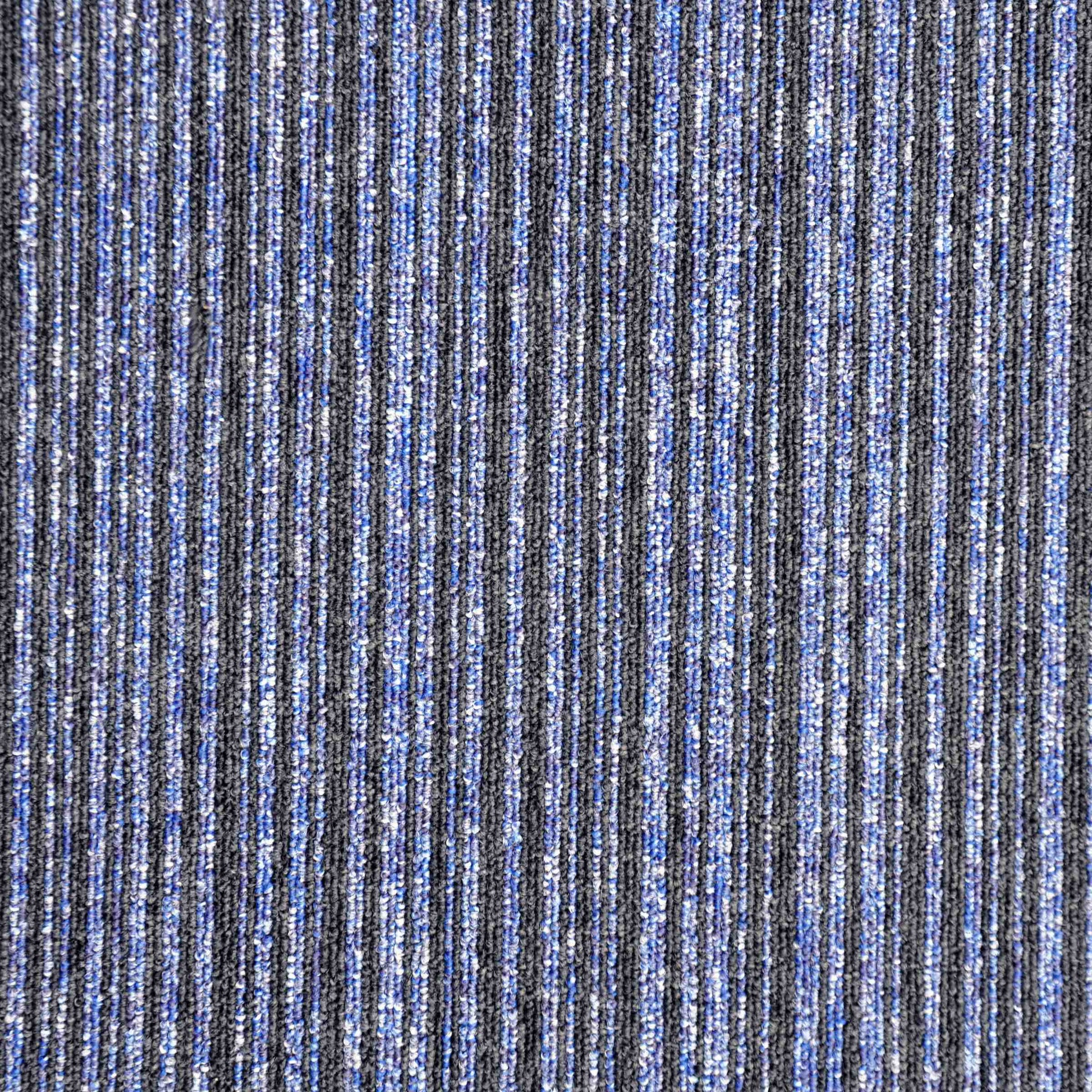 Vital Arctic carpet tile