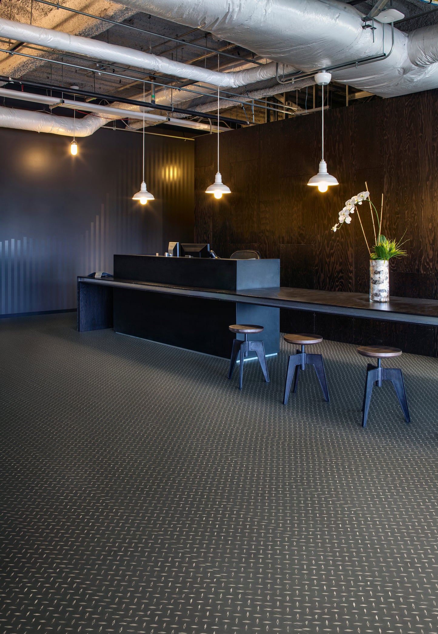 Black Treadplate - Polyflor Expona Design room setting