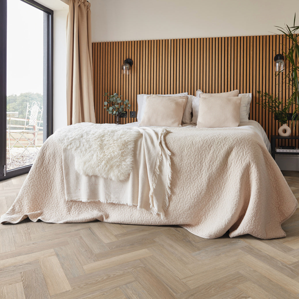 Karndean Van Gogh Hayfield Oak SM-VGW8241 herringbone wood-effect LVT 0.55mm sample