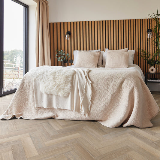 Karndean Van Gogh Hayfield Oak SM-VGW8241 herringbone wood-effect LVT 0.55mm sample