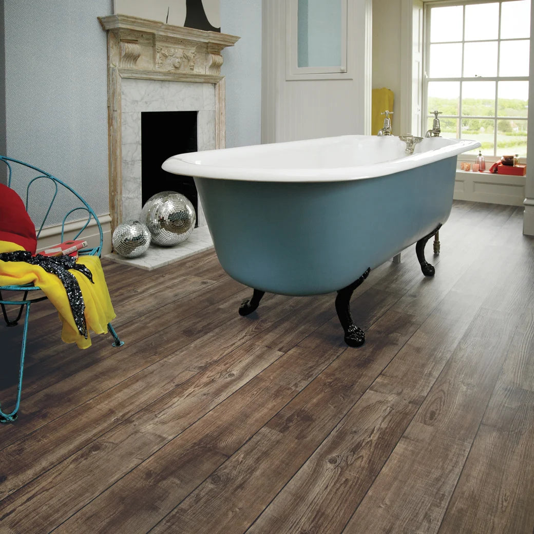 Karndean Knight Tile Mid Worn Oak KP103 wood-effect LVT 2mm sample