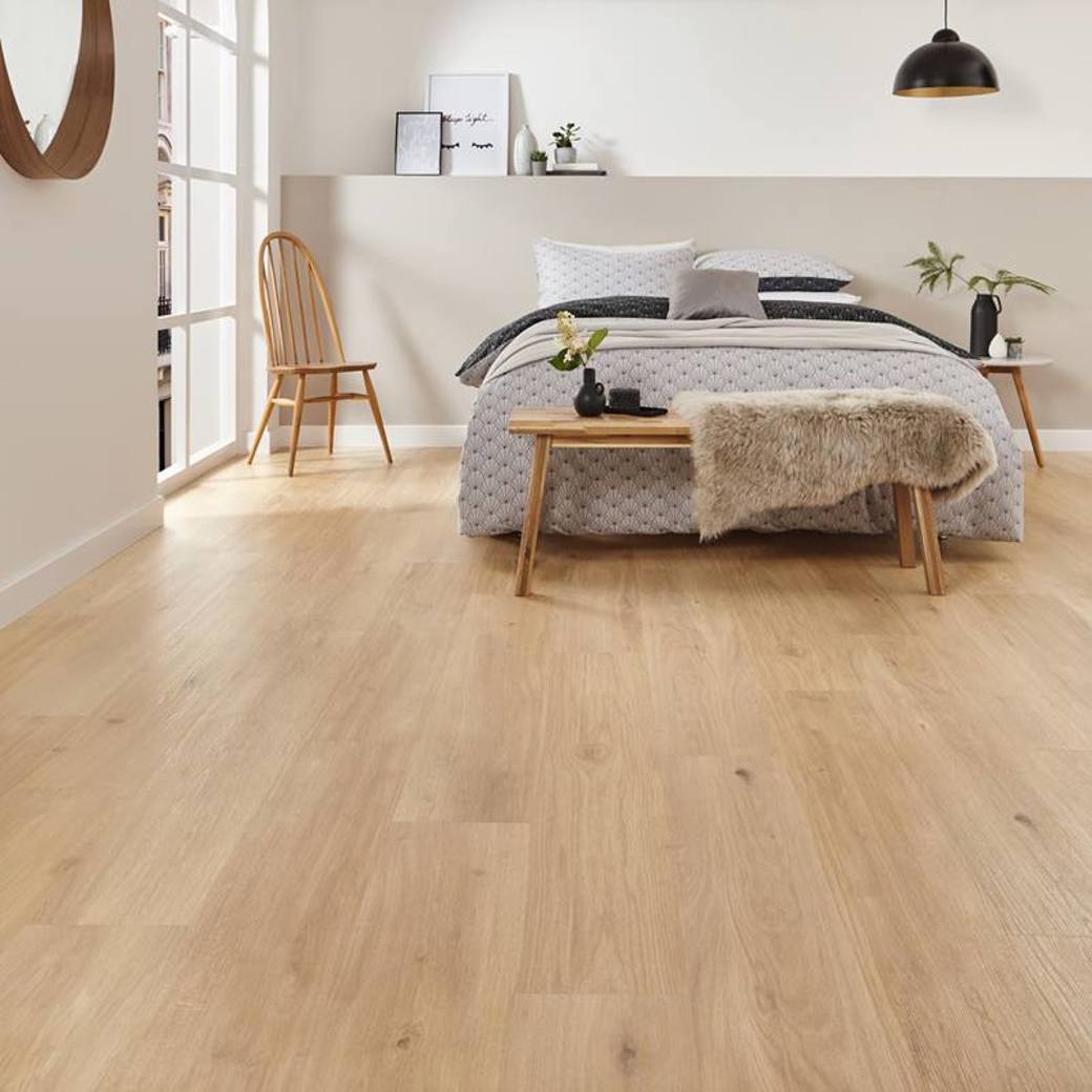 Karndean Van Gogh Canadian Nude Oak RKP8117 rigid core SPC click LVT sample
