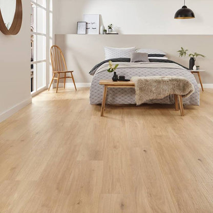 Karndean Van Gogh Canadian Nude Oak RKP8117 rigid core SPC click LVT sample