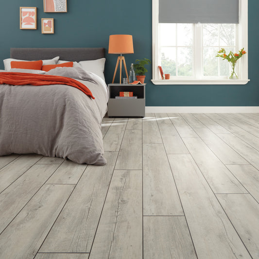 Karndean Van Gogh Light Distressed Oak VGW111T wood-effect LVT 0.55mm sample