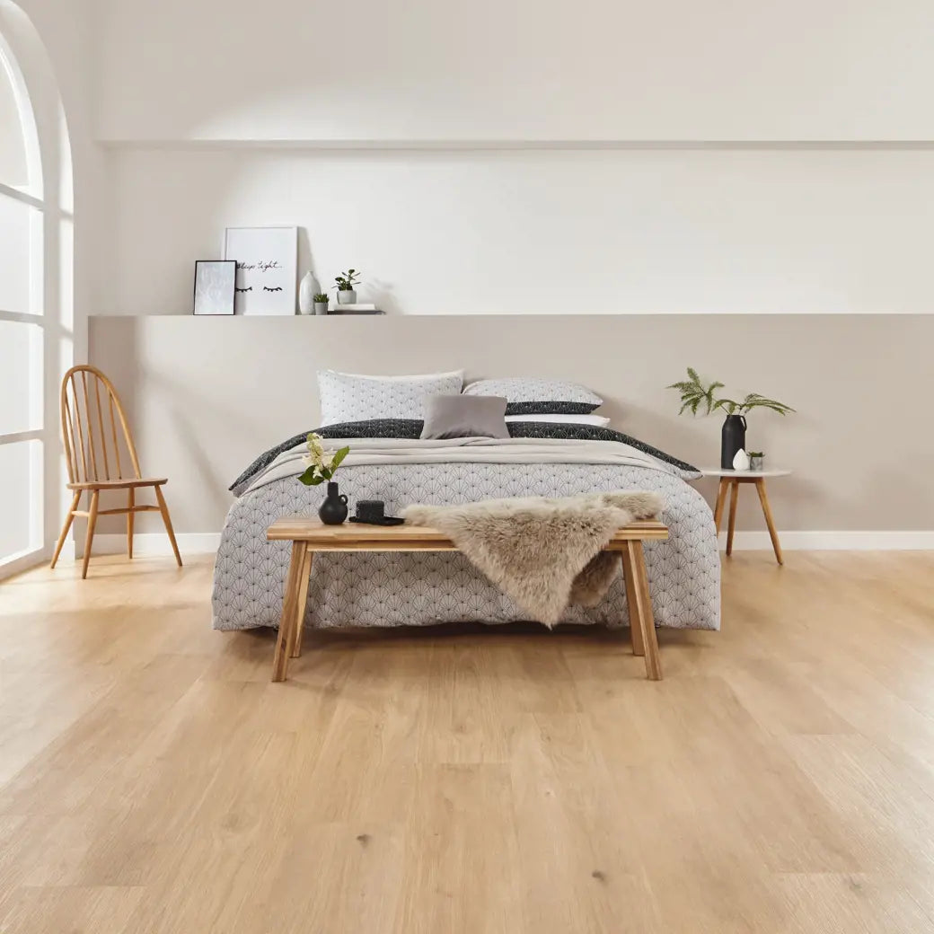 Karndean Van Gogh Canadian Nude Oak VGW8117 wood-effect LVT 0.55mm sample