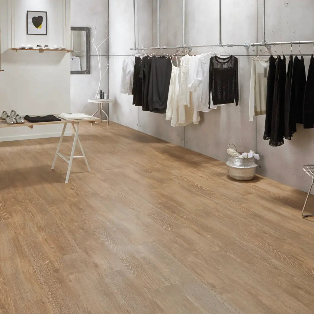 Karndean Van Gogh Honey Oak VGW94T wood-effect LVT 0.55mm sample